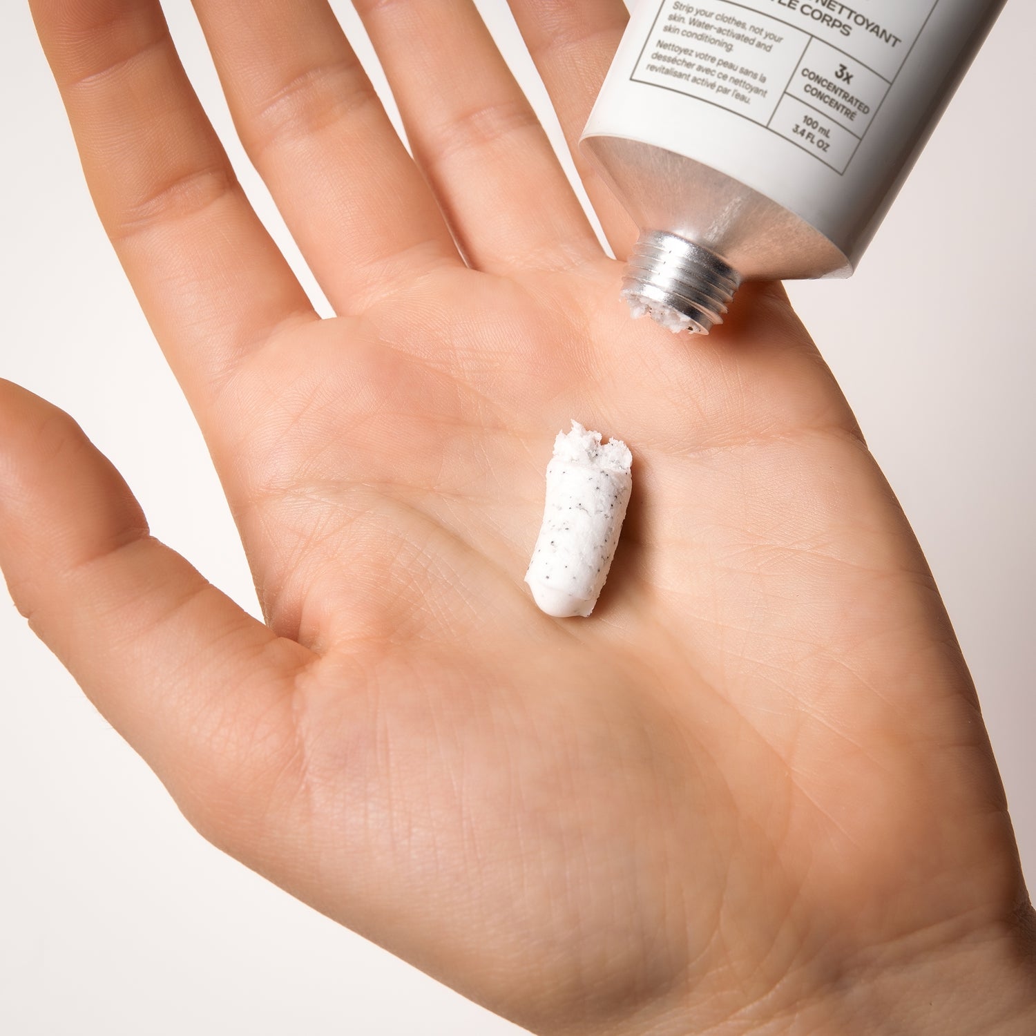 Everist Exfoliating Body Wash - Thumbnail 3