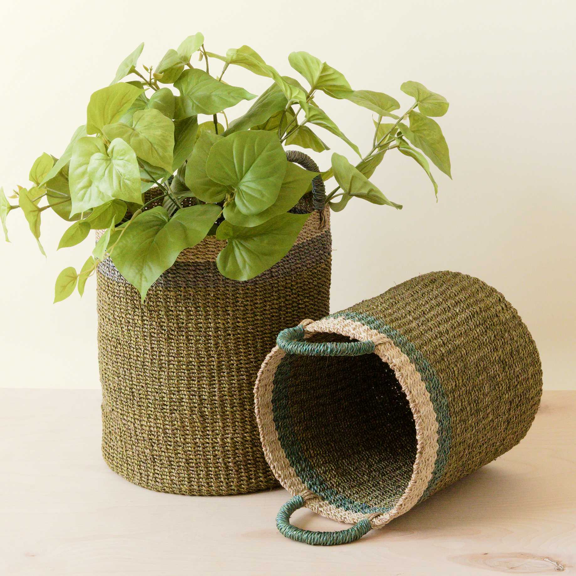 LIKHA Abaca Cylinder Basket with Handles, Set of 2 - Thumbnail 4