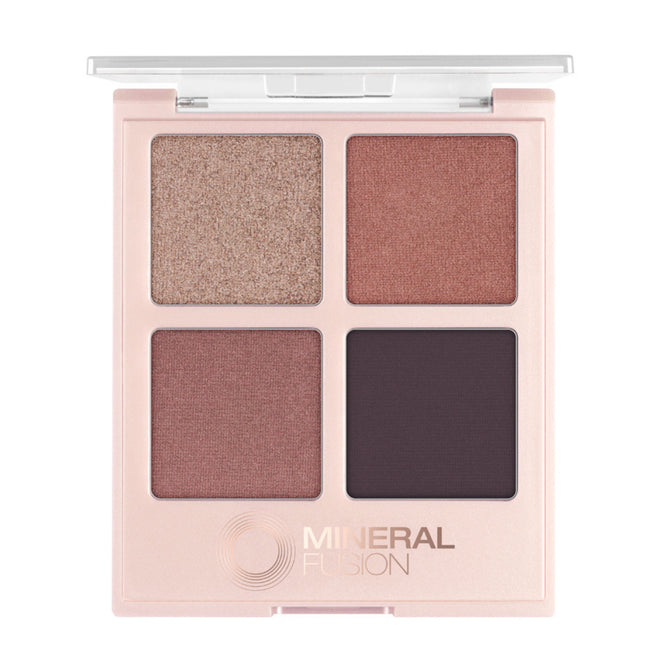 Mineral Fusion Eye Shadow Palette features four crease-resistant vegan shades—shimmery champagne, warm copper, matte mauve, and deep plum—in a light pink compact with a transparent lid.