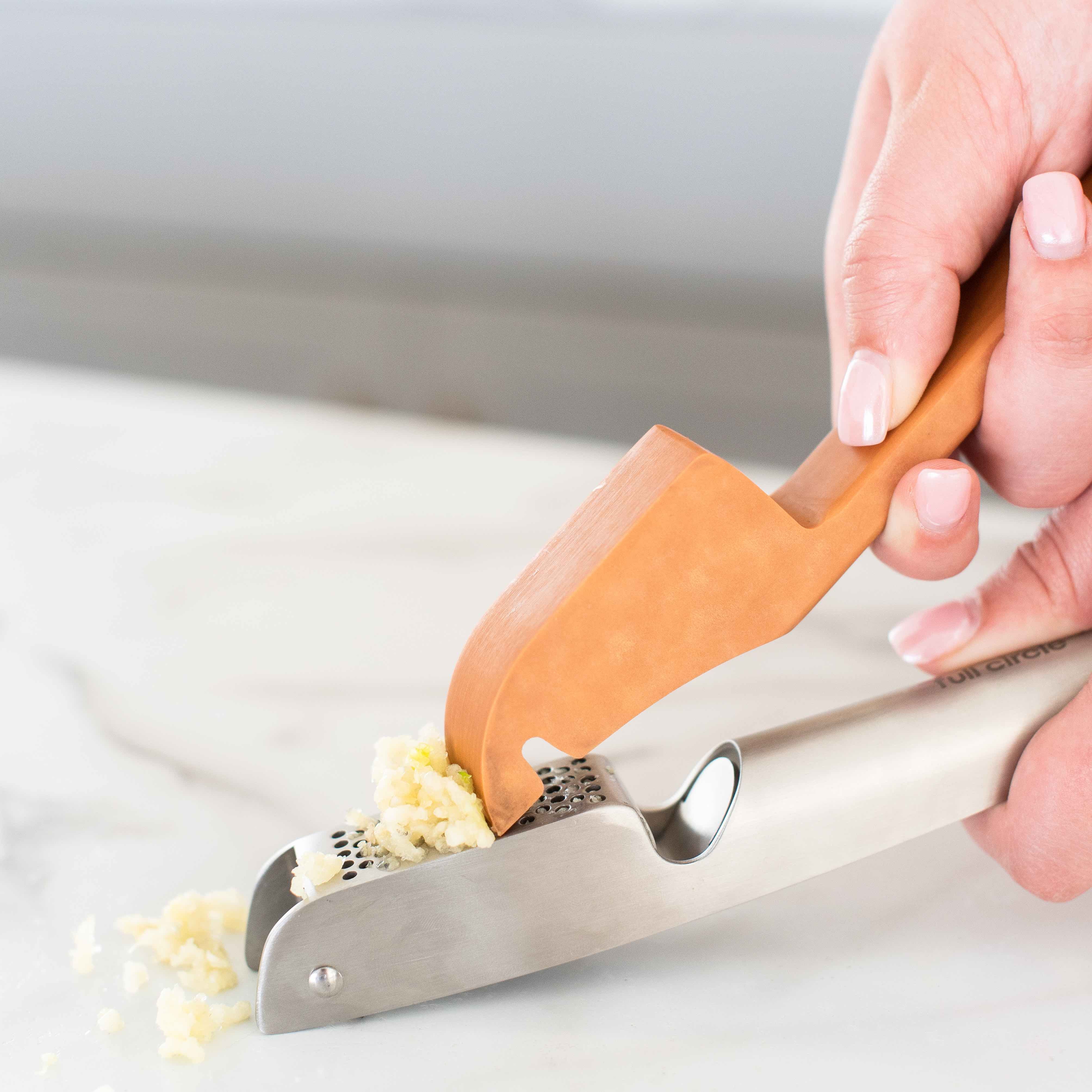 Easy-Clean Garlic Press - Thumbnail 4