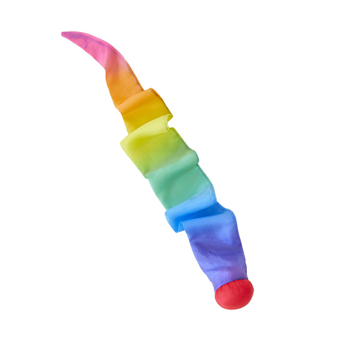 The Sarahs Silks Skytail balloon forms a snake shape with a gradient from pink to red, passing through orange, yellow, green, blue, and indigo. Ideal for open-ended play, it has a pink tip and ends with a vibrant red ball.